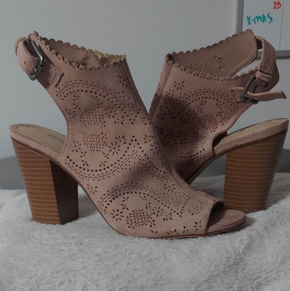 Pale Pink Sling Back Heels